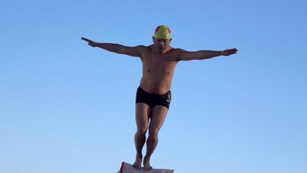 Chinese ice swimmer diving